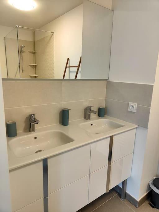 Location De Vacances A Andernos - Appartement 2 Chambres Dans Residence Neuve Luaran gambar